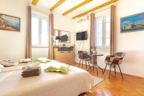 Trogir beach rooms & apartments
